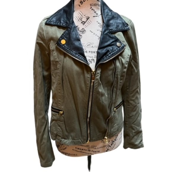 Forever 21 - Picture 4 of 4